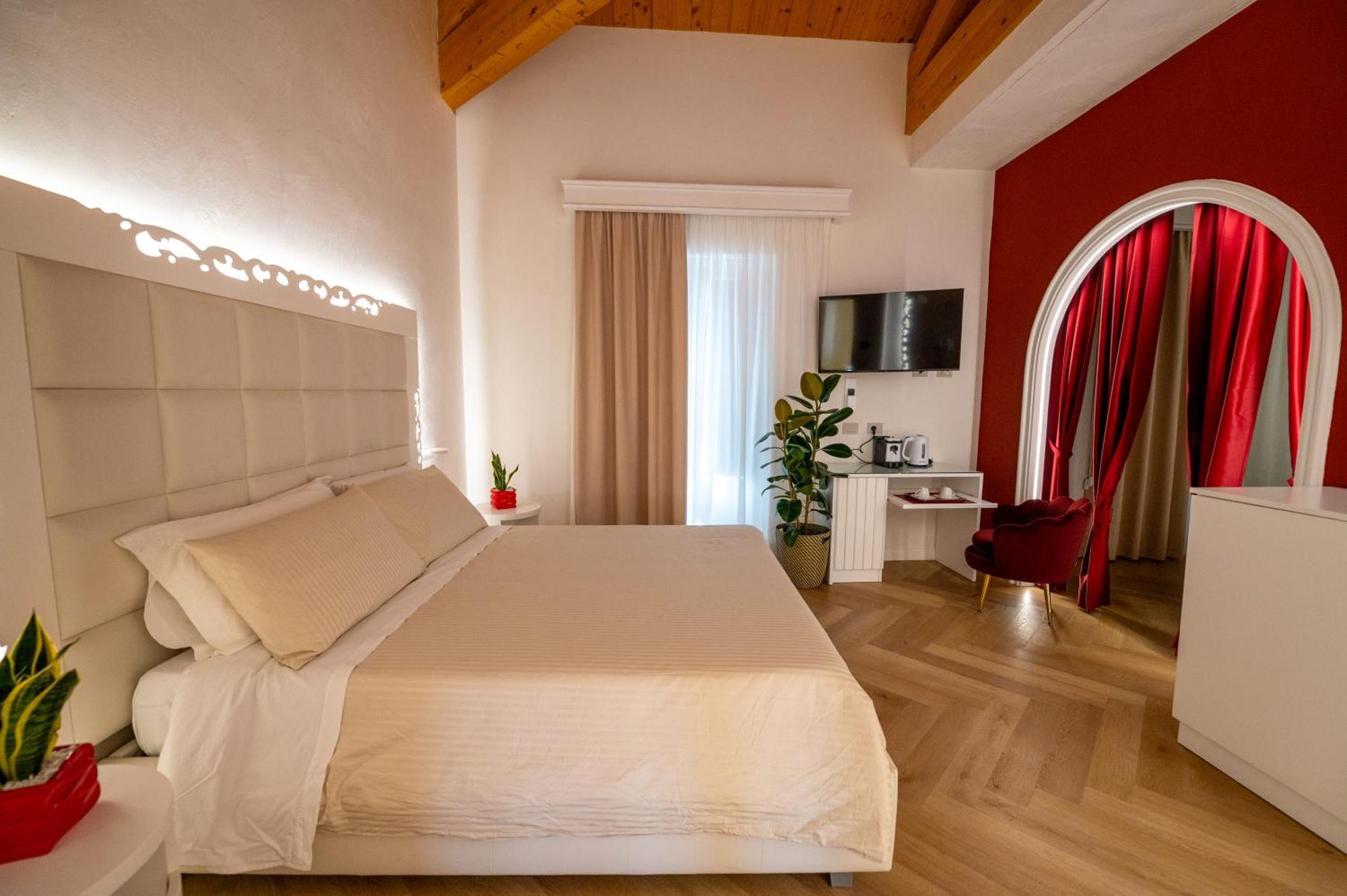 トロペーア La Divina - Free Parking - Bed & Breakfast エクステリア 写真
