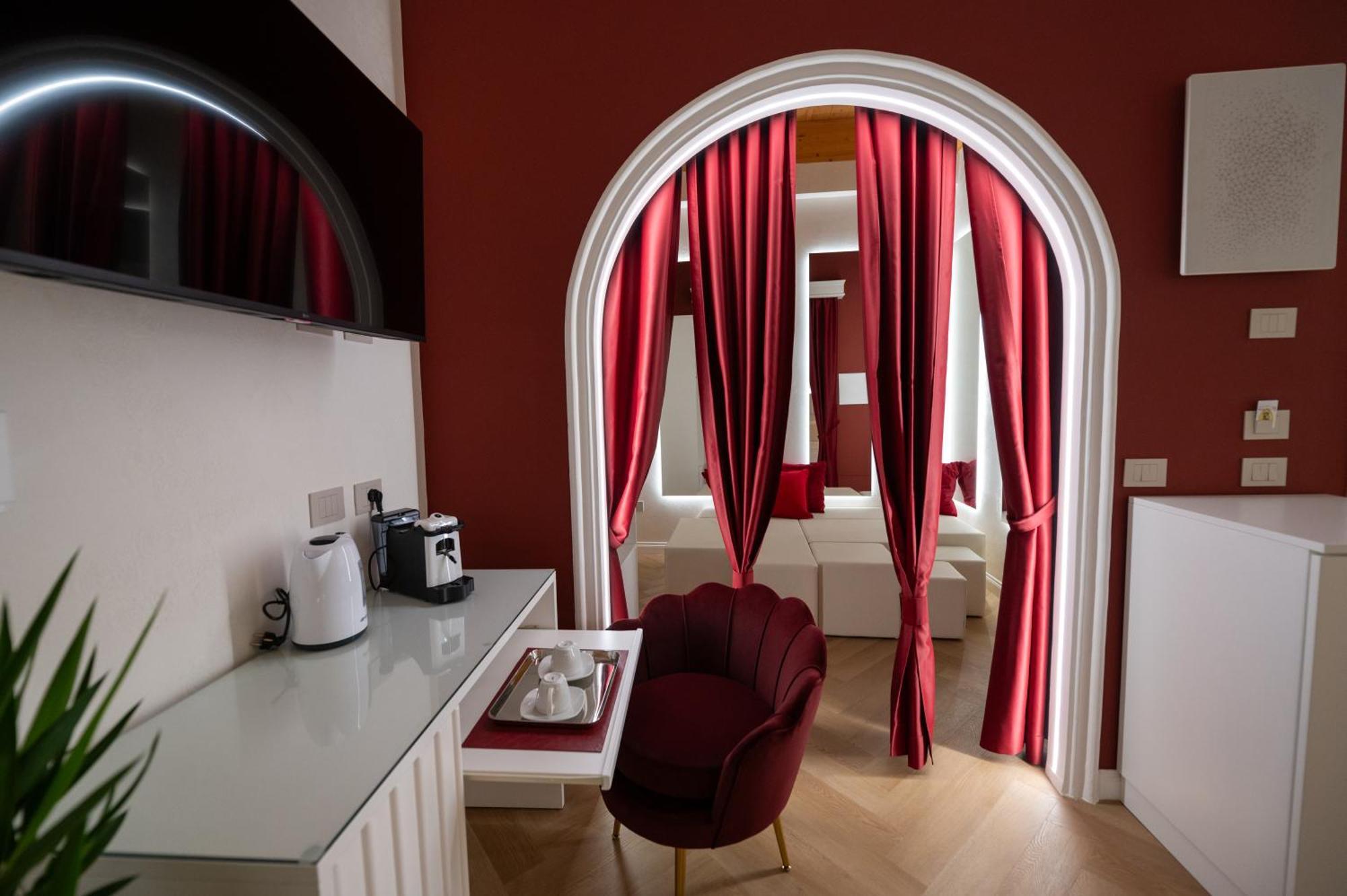 トロペーア La Divina - Free Parking - Bed & Breakfast エクステリア 写真